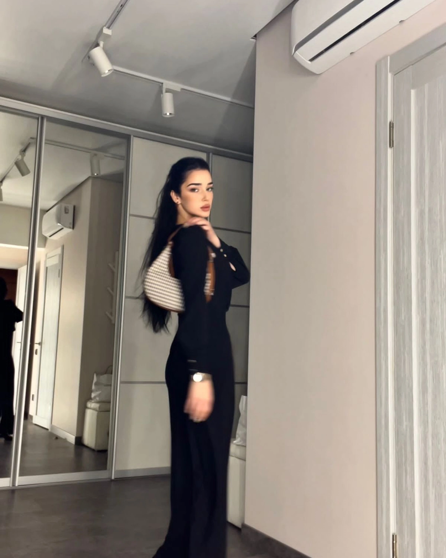 Milana Velvet